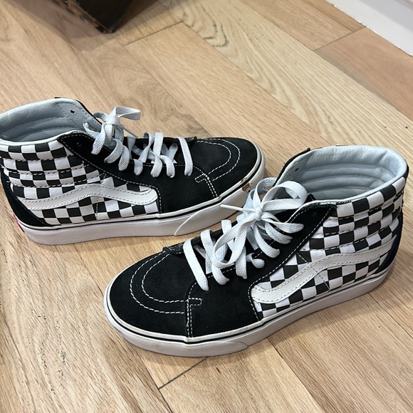 Vans - Picture 2 of 7